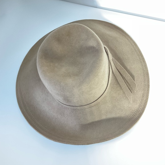 Betmar New York 100% Wool Tan Round Large Rim Cowgirl Hat w/Soft Top & Tie Band - Picture 9 of 15